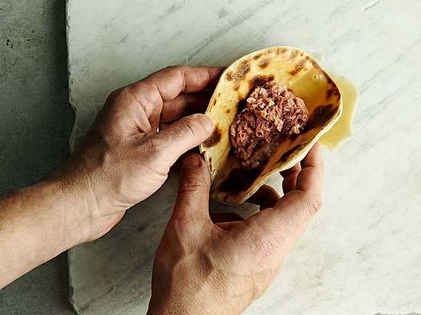 Tuttul tunnbröd med slarvsylta och smör Recept från Köket se