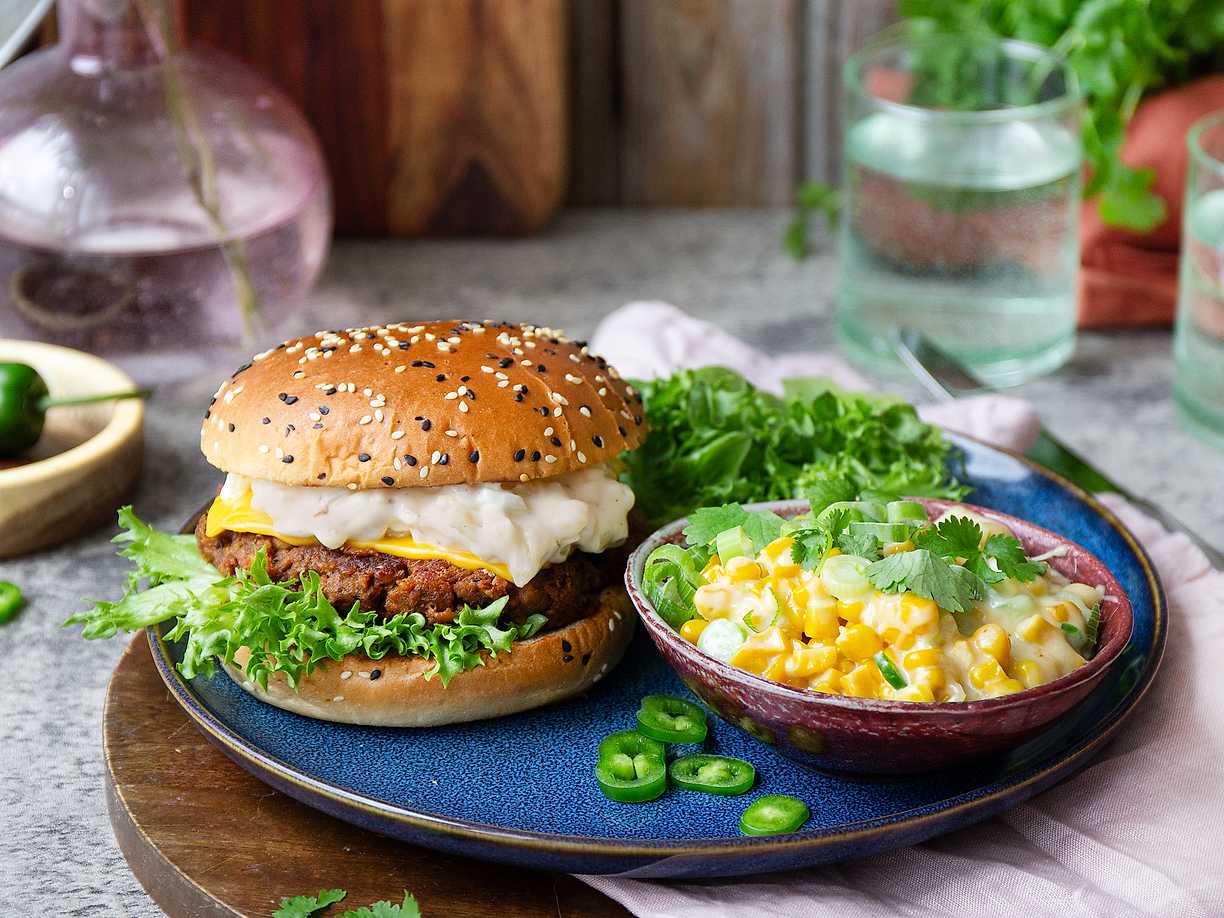 Burgare med lökdressing och chili cheese majs Köket se