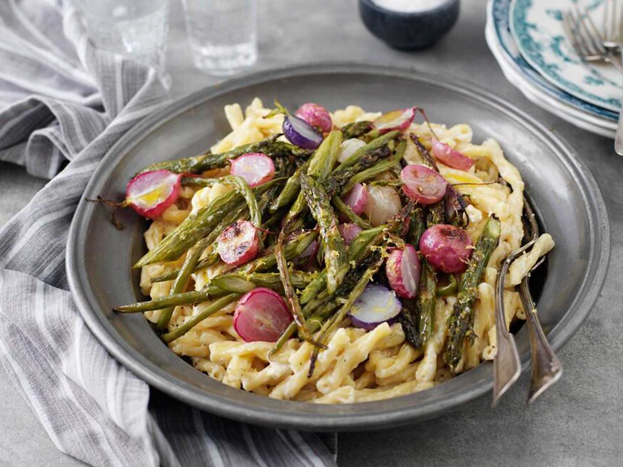 Pasta Strozzapreti Med Citron Och Rostade Prim Rer K Ket Se