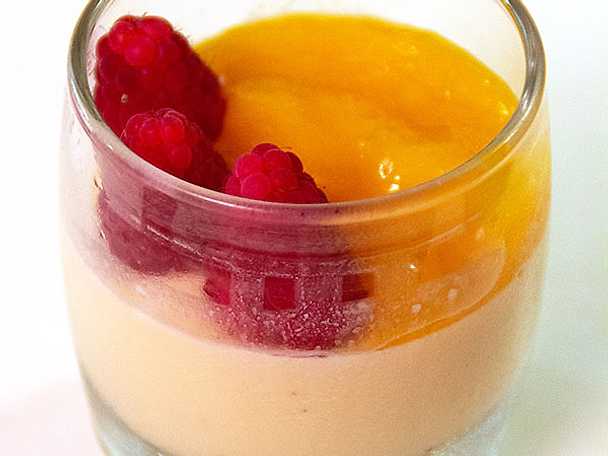 Vit Chokladpannacotta Med Saffransdoftande Mangosas Recept Fran