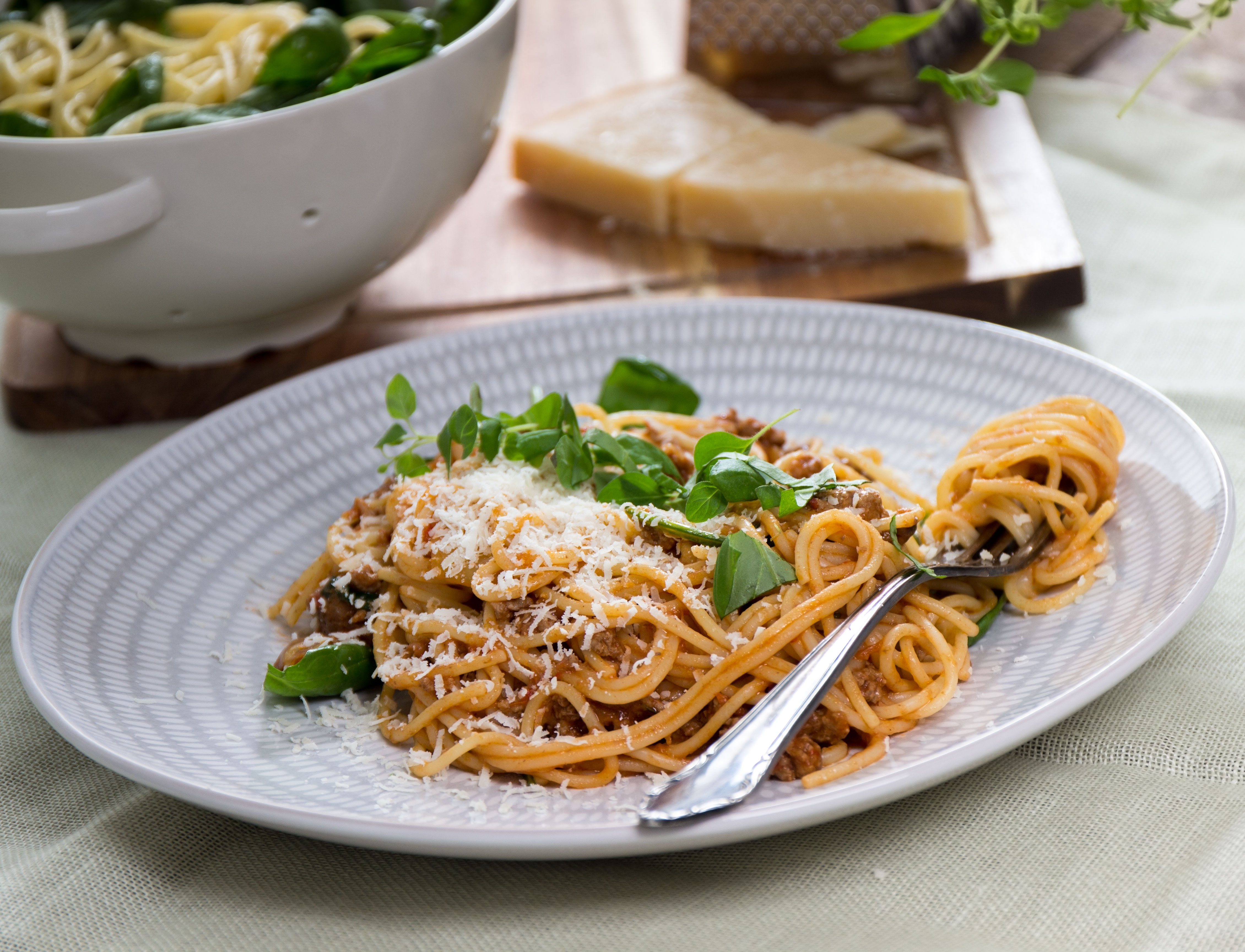 Supersnabb pasta bolognese med spenat- och paremsanpasta