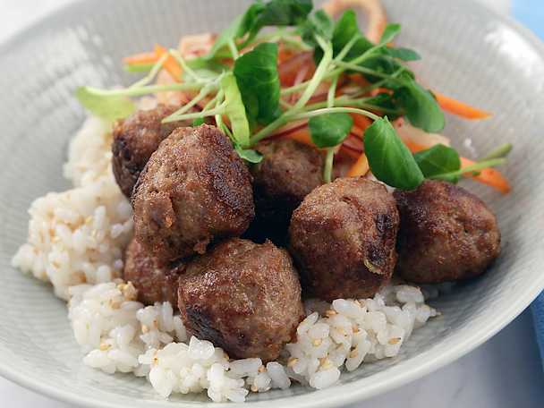 Koreanska köttbullar med sesamris