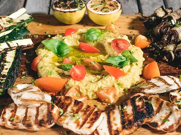 Tomat- och basilikahummus