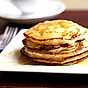American pancakes med karamelliserade valnötter