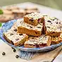 Blåbärsblondies med brynt smör och mandel