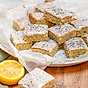 Blondies med citron och vallmo