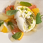 Burrata med citrus, örter och pistagenötter