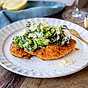 Enjoy wine Friterad kycklingschnitzel med ceasardressad sallad