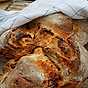Ernst rustika bröd med ajvar och oliver