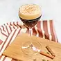 Espresso martini med kanel och kardemumma