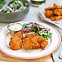 Friterad kyckling och blomkål med blue cheese sallad