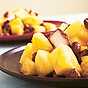 Fruktsallad med ananas och chokladpuffar