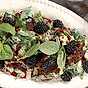 Gurksallad med björnbär