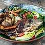 Helgrillad sea bream med fläsk och sommarsallad