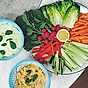 Hummus och fetakräm med grönsaker att dippa
