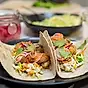 IKEA Fishtacos med krispig kålsallad och krämig majsröra