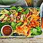 Kyckling- och nudelsallad med sataydressing