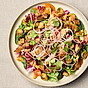 Kycklingsallad med stekt brysselkål