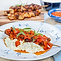 Kycklingspett med krämig kålsallad och tomatkompott