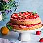 Ljuvlig sommartårta med jordgubbar Kungsörnen NY