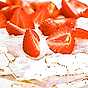 Marängtårta med färska jordgubbar