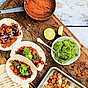 Mexikanska tacos med pumpa, kidneybönor och linssalsa