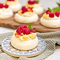 Minipavlova med vit choklad och lemon curd