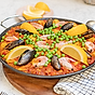 Paella med räkor och blåmusslor