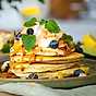Pannkakor med kokos, ananas och blåbär