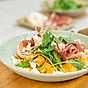 Pappardelle med paprikapesto och parmaskinka