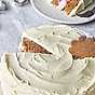 Pepparkakstårta med hallonmousse och vit chokladsmörkräm