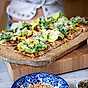 Pinsa med caesarsallad