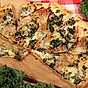 Pizza med grönkål, pancetta och ädelost