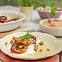 Rostade nektariner med vaniljkvarg, granola och nötsmör