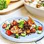 Somrig sallad med belugalinser och grillad kyckling