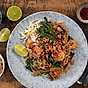 Thailändsk pad thai med räkor