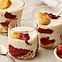 Tiramisu i glas med röda bär Dansukker