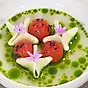 Tomatbuljong med kålrabbiknyten