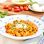 Tomatpasta med basilikaolja och burrata