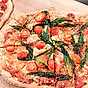 Ucyclad pizza med tomat, ramslök och tryffelkräm