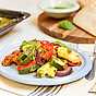 Ugnsrostade grönsaker med grillost och pesto