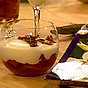 Vaniljkokta rabarber med äggtoddy och mandelkaka