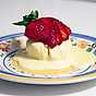Vaniljparfait , serveras med färska jordgubbar