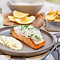 Västerbottenpommes med stekt lax och dillmajonnäs