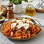 Zeta Pastamore med het tomatsås och stracciatella