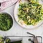 Zucchinispaghetti med grönkålspesto