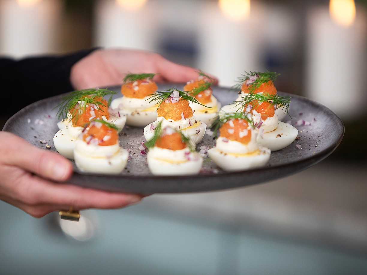 Ägghalvor med citronkräm och löjrom