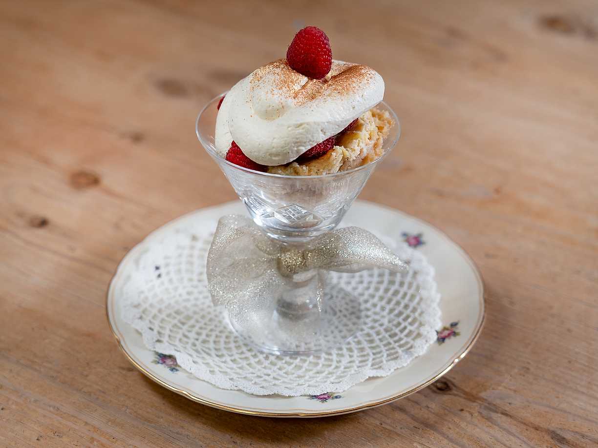 Ananaspaj med vaniljgrädde