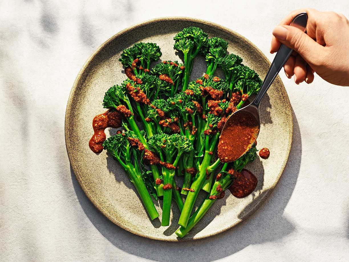 Ångad broccoli med sesamdressing