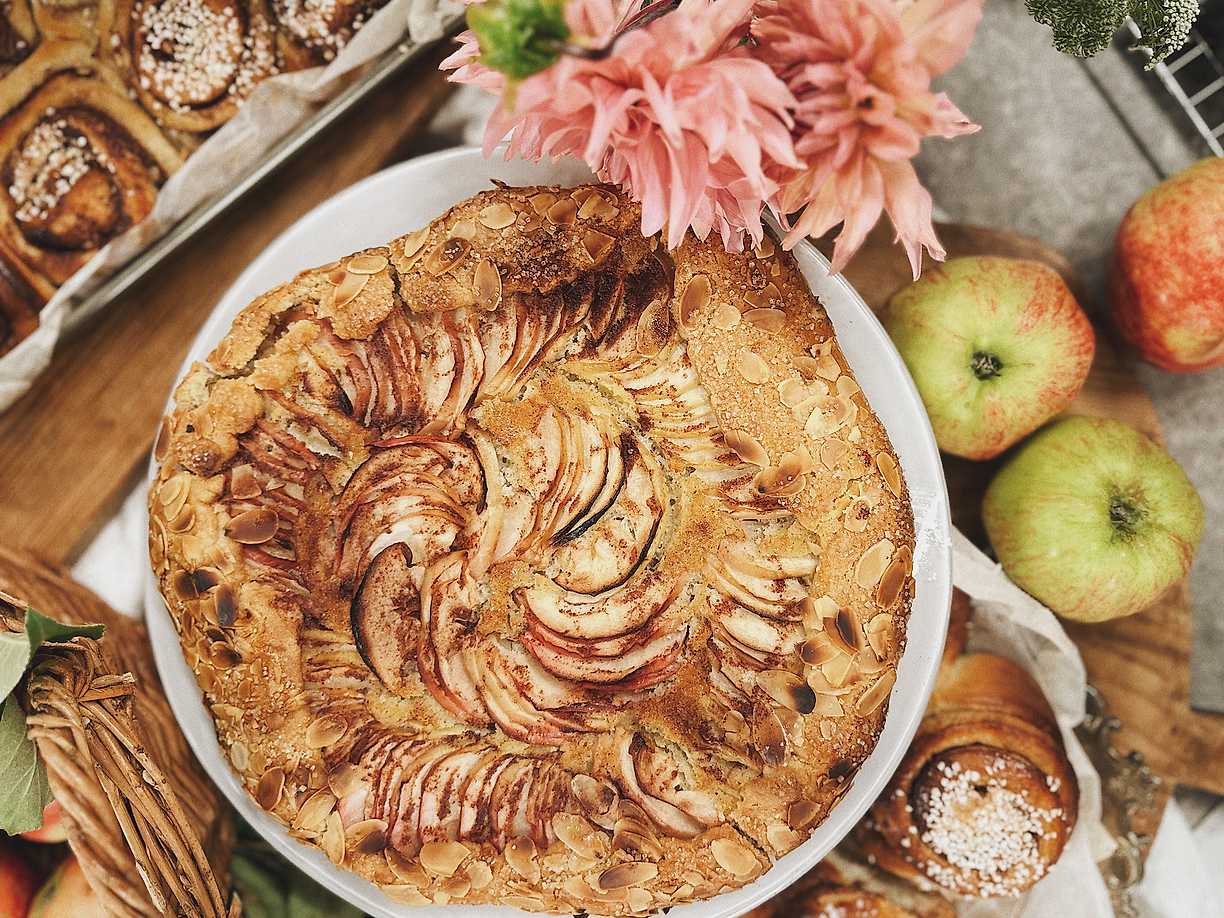Äppelgalette med mandelkräm och brynt smör